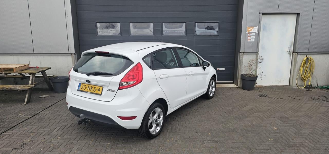TE KOOP FORD FIESTA 1.25 LIMITED EURO 5 MET AIRCO EN TREKHAAK