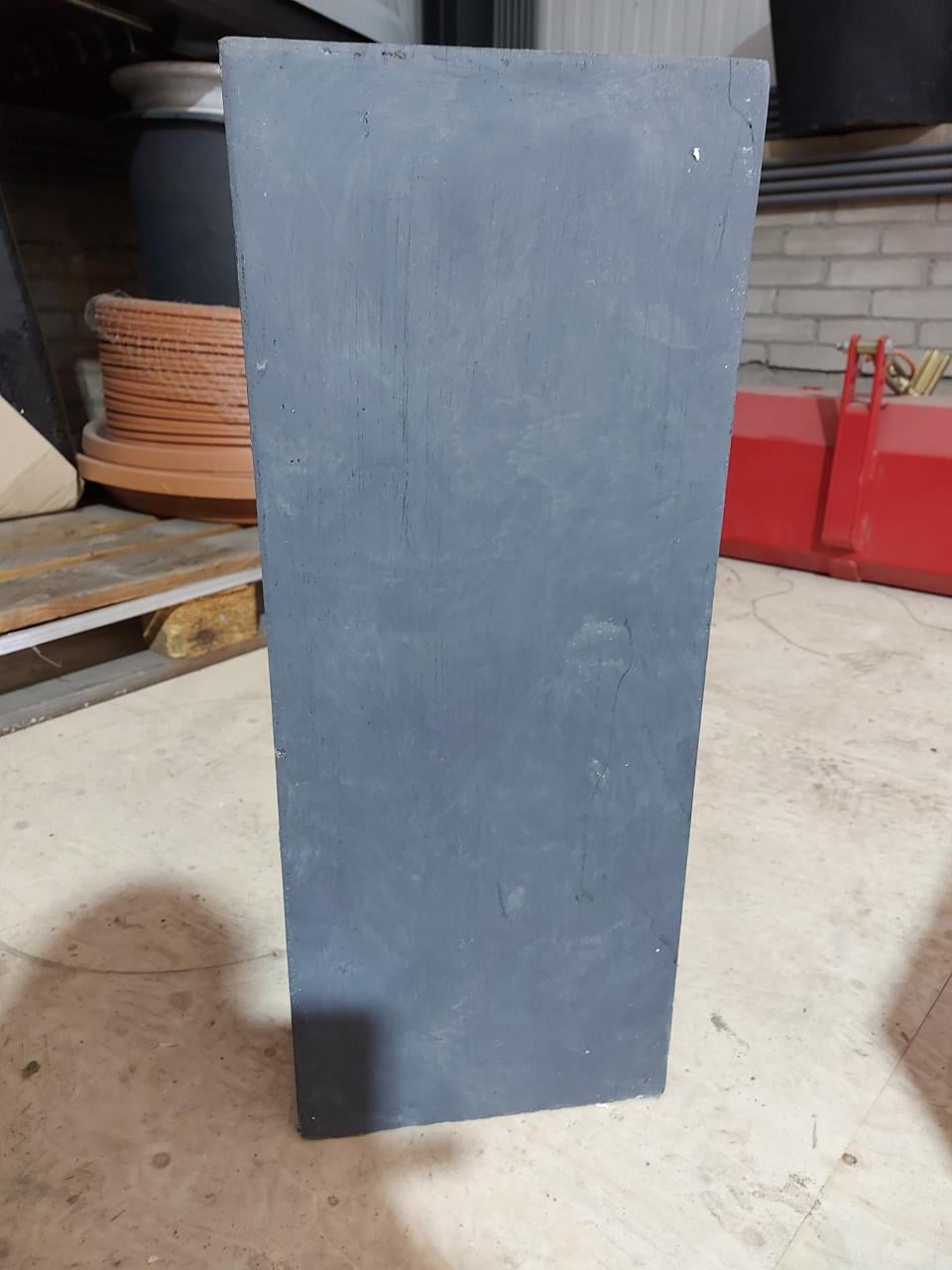 Donkergrijze smalle bloembak