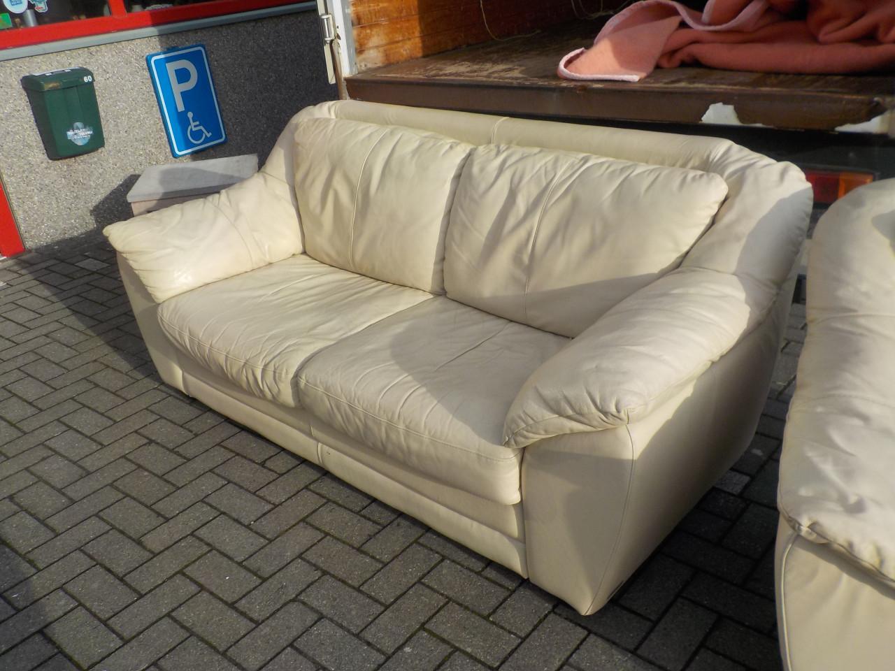 Mooie kwaliteit leren 2 + 1 zits in goede staat  OPRUIMPRIJS 95 euro