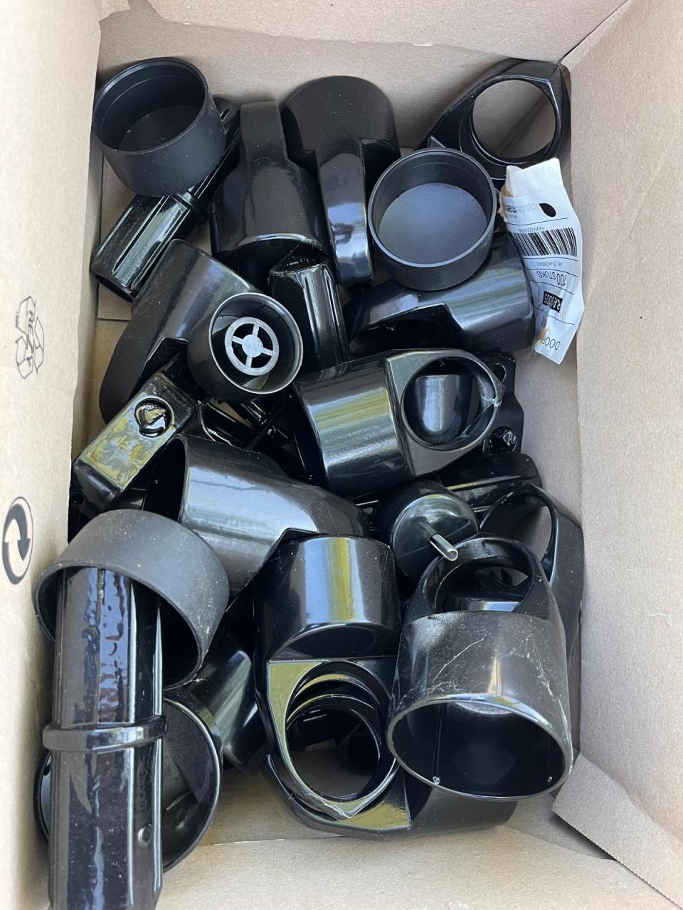 Ruim 50 meter gaashekwerk met dubbele poort