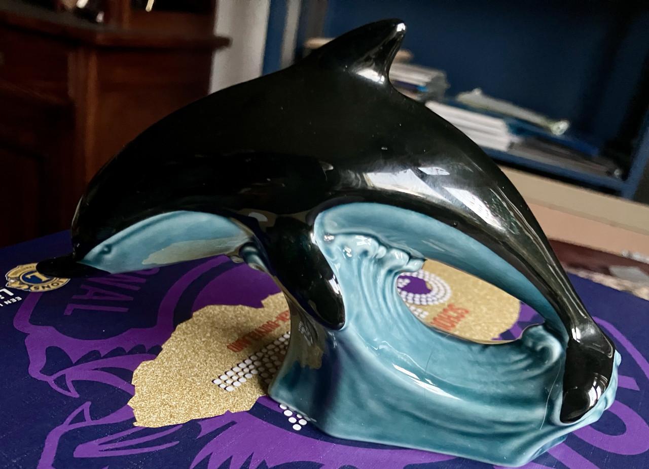 Dolfijn, Poole pottery.