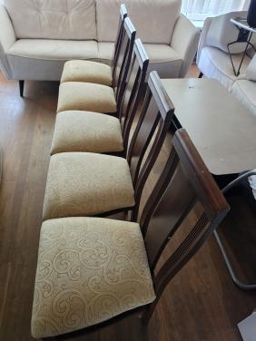 5 stoelen mag weg voor 30 euro.