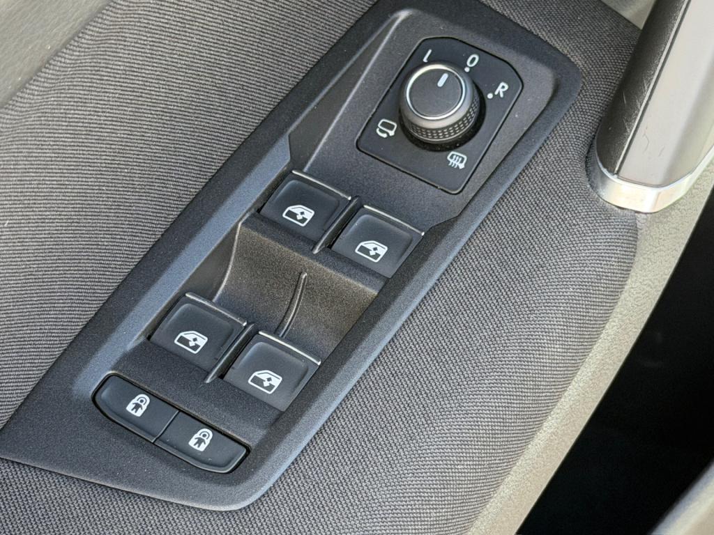 Volkswagen Touran 1.5 tsi 150pk highline | trekhaak | led | carplay | 17 in