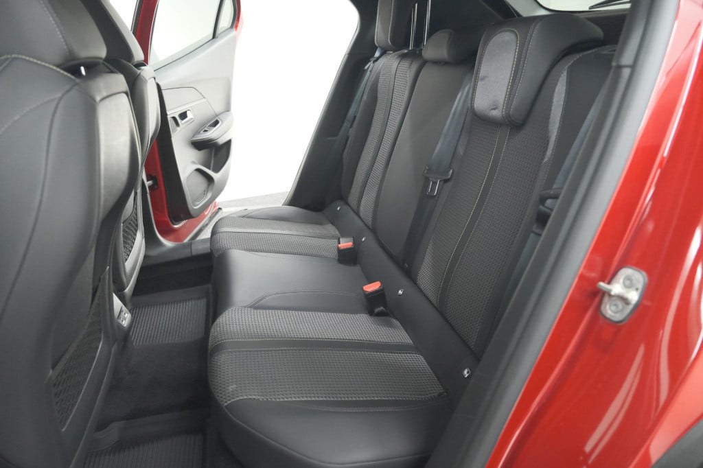 Peugeot 2008 puretech 130 gt-line | trekhaak | camera | apple carplay | par