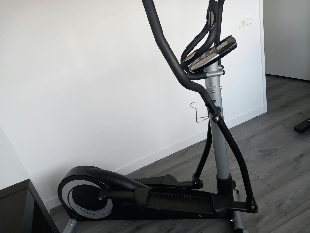 Uitschuifbare  tuintafel met stoelen,