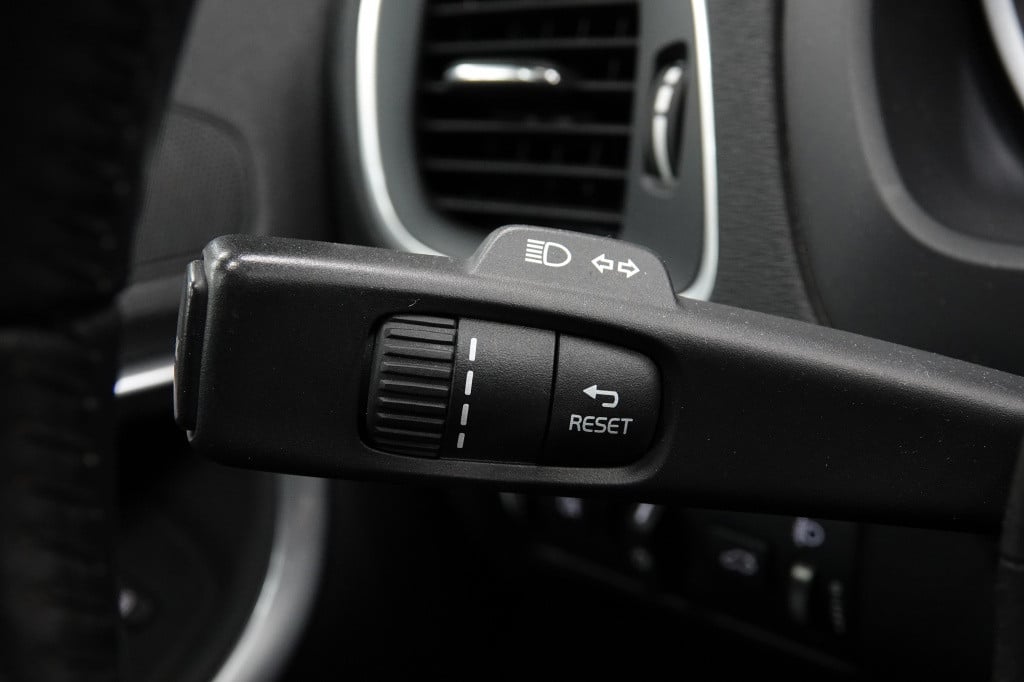 Volvo V40 2.0 t3 momentum | cruise | pdc | leder |
