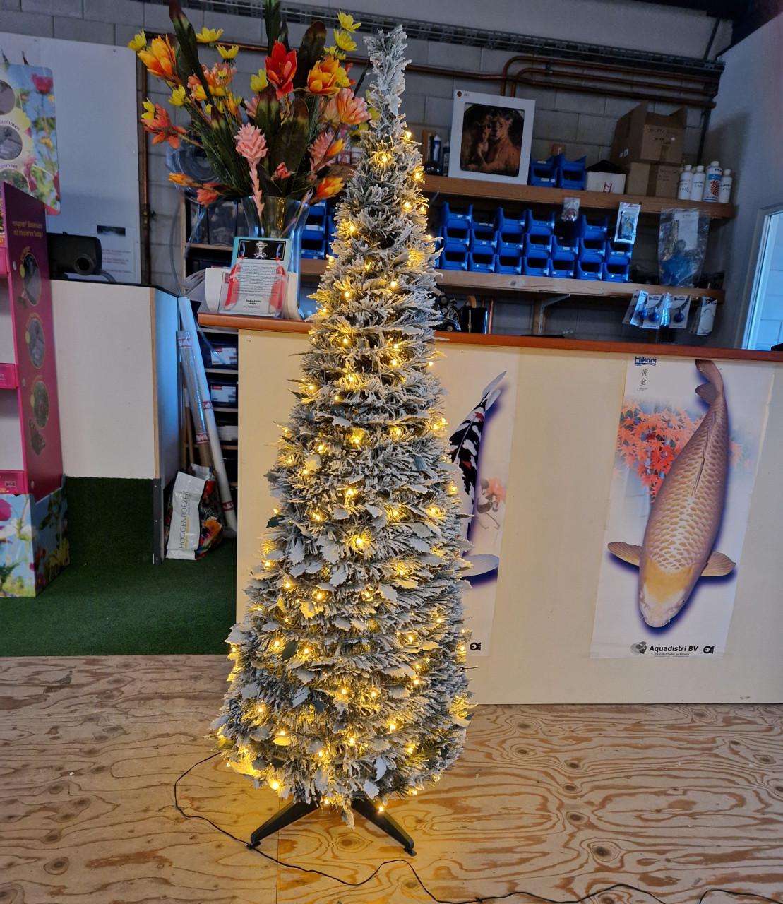 Kerstboom met sneeuw 150cm hoog staat in 1 minuut