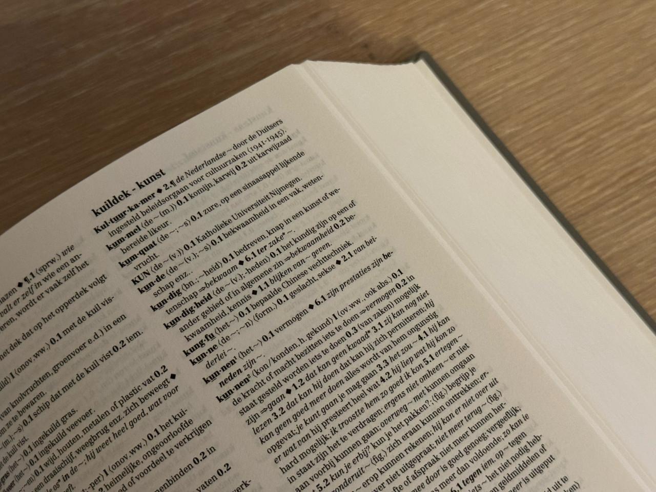 Van Dale Handwoordenboek Hedendaags Nederlands