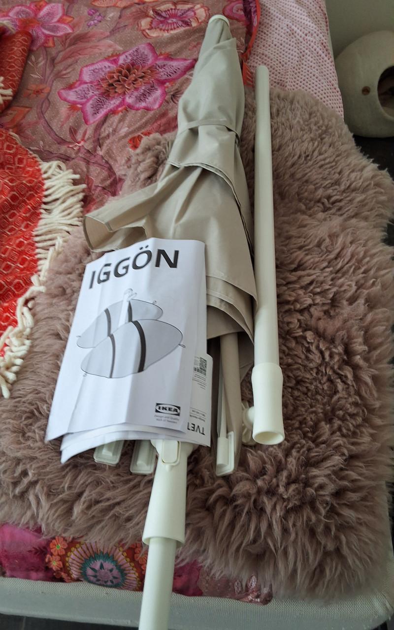 Gratis parasol van ikea nooit gebruikt vullen de standaard met zand