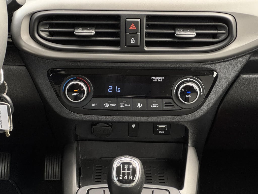 Hyundai I 10 1.0 premium | navigatie | camera | cruise & climate control | 