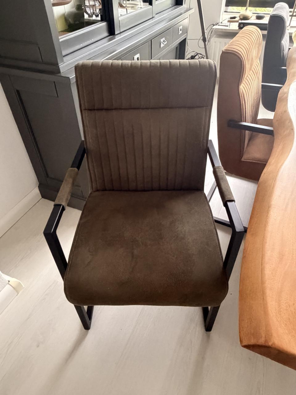 Tafel met stoelen