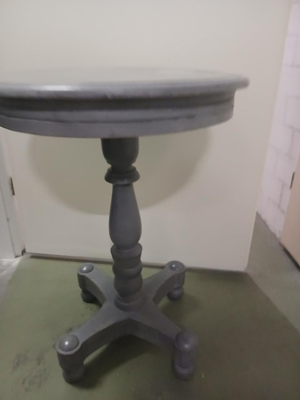 Massief houten tafeltje