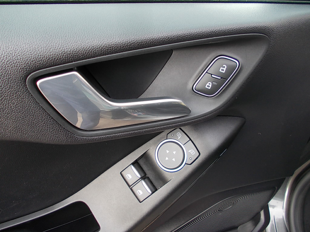 Ford Fiesta 1.1 ti-vct airco, navigatie, cruise-contr.