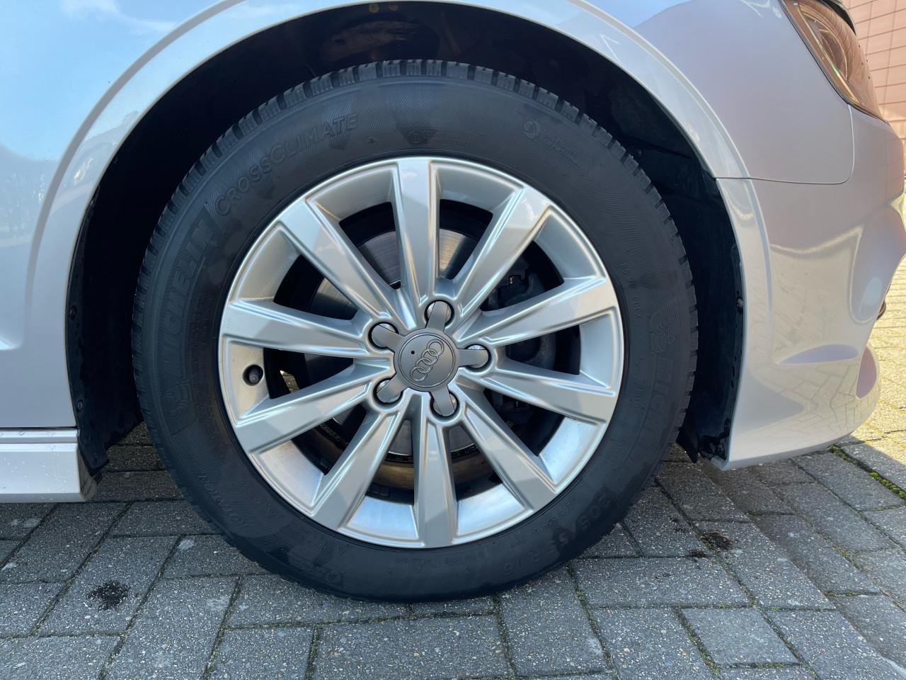 Audi A3 Velgenset originele 16 inch + Michelin CrossClimate (All-Season)