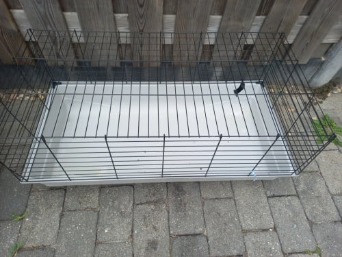 Gratis af te halen konijnen/cavia bak/kooi
