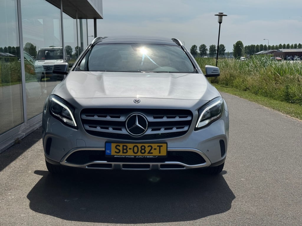 Mercedes-Benz Gla-klasse 180 business solution amg automaat / panoramadak ,