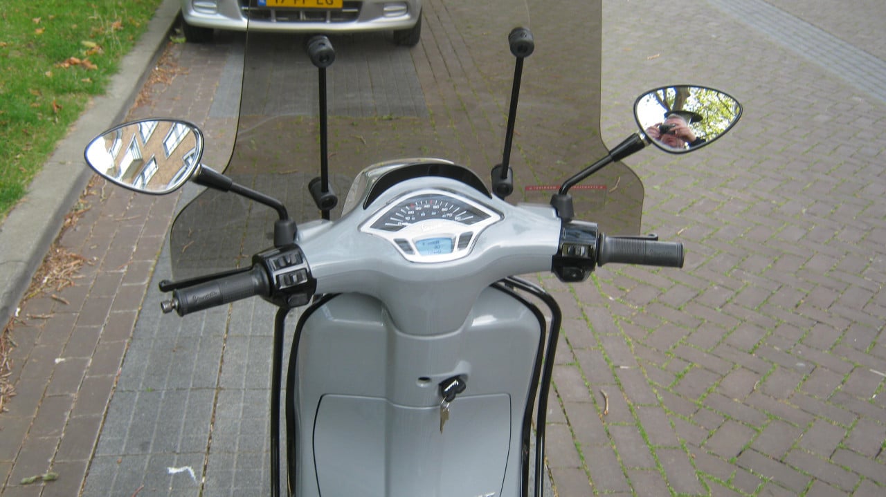 TE KOOP  VESPA SPRINT NARDO IGET UIT 2019 VOOR 2250 EURO