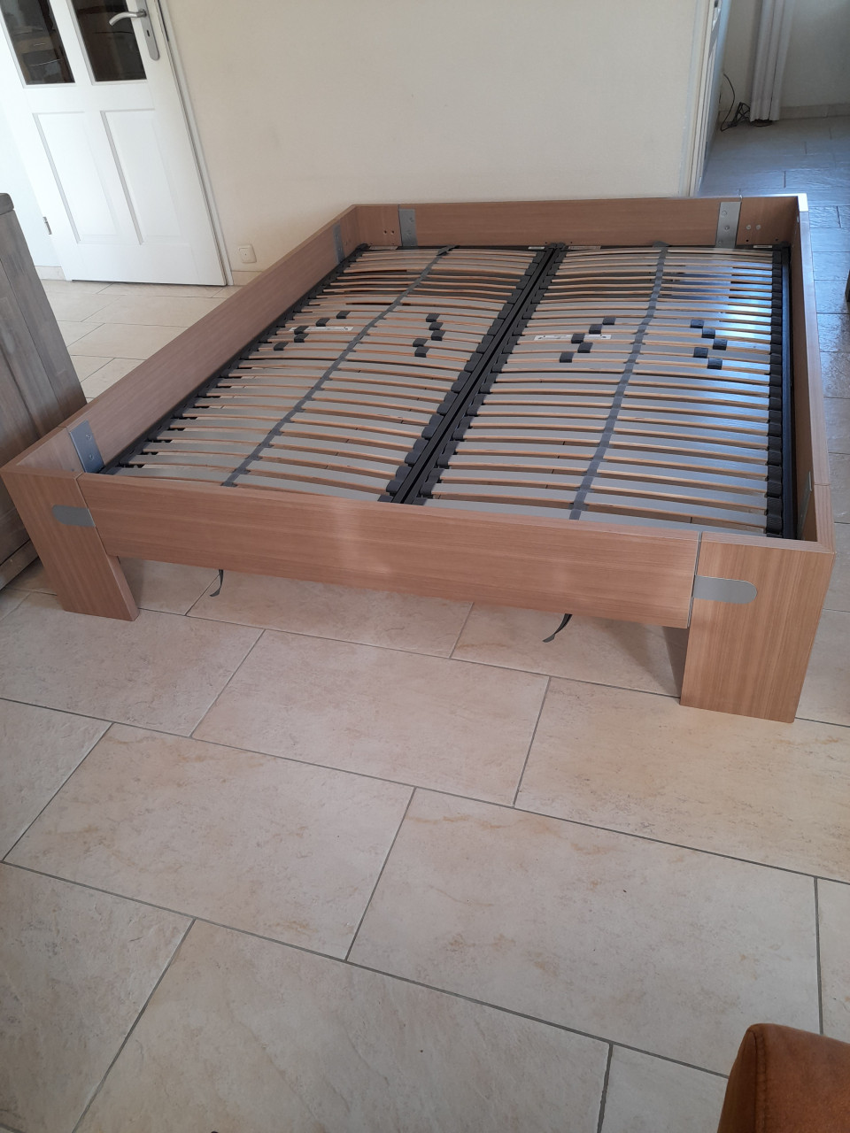 2 Persoons bed 160 x 200 met Bossflex lattenbodems (in goede nette staat )