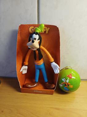 Disney original GOOFY en een kunststof kerstbal van GOOFY