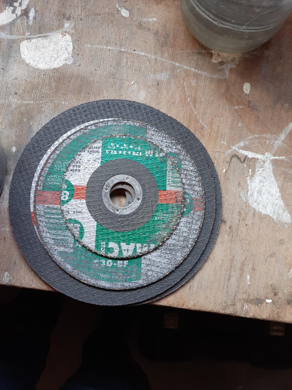 Partij slijpschijven diverse maten, zie foto’s.