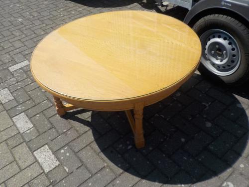 Massief blank eiken salontafel met glasplaat in zeer goede staat