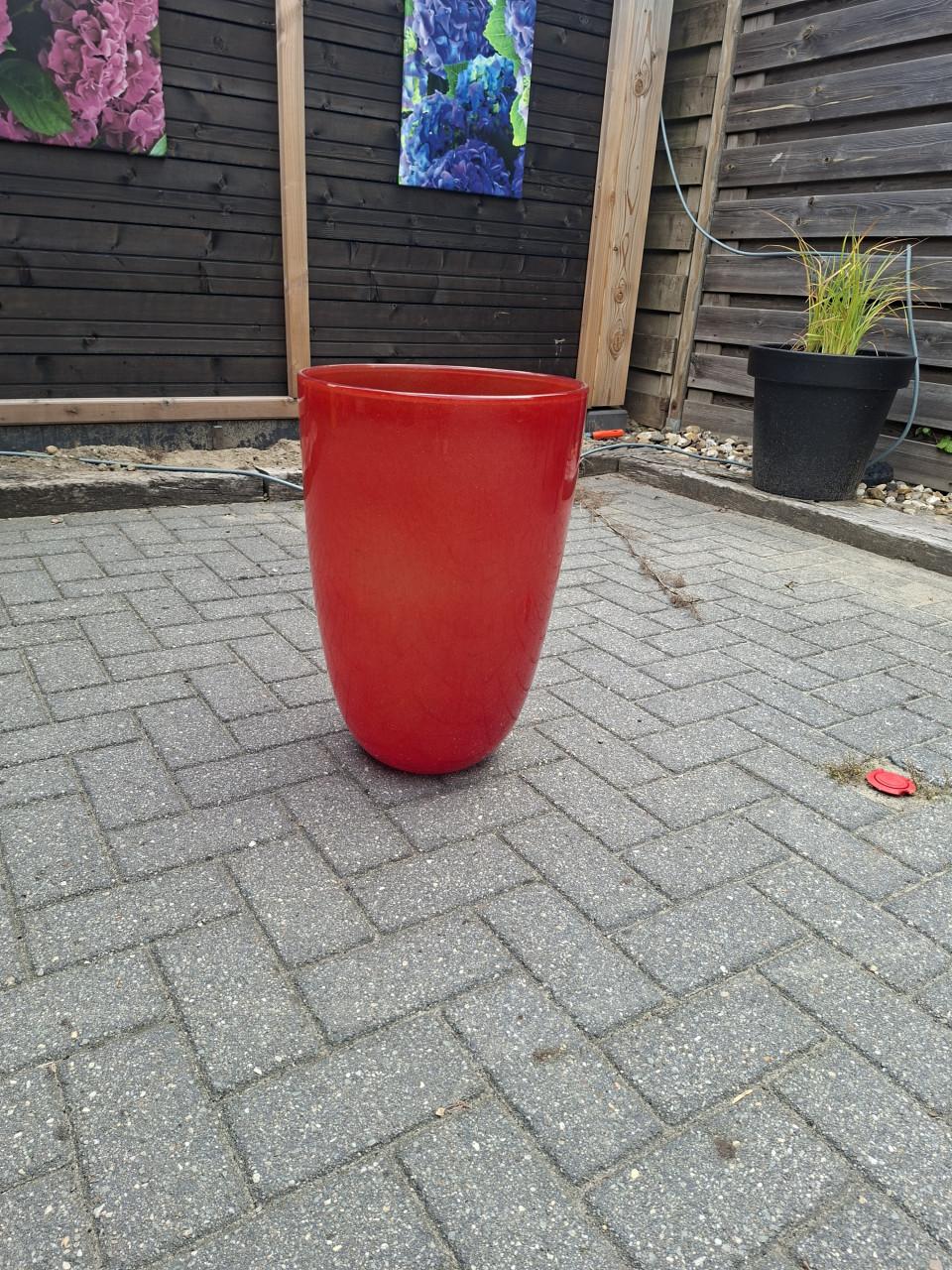 Decoratieve grote vaas rood glas  53 x 35 cm