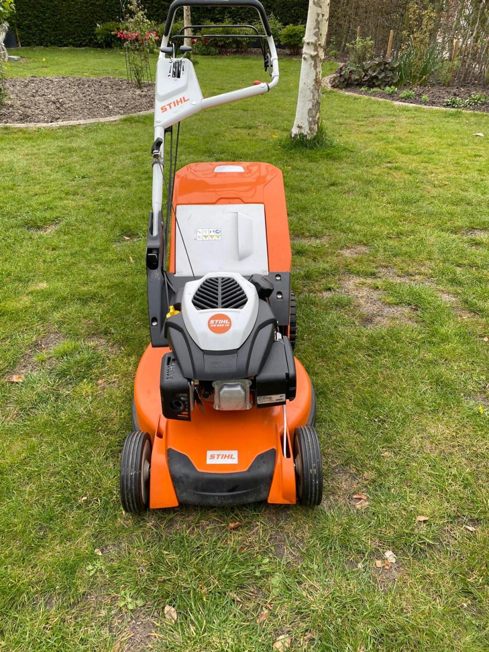 Te koop Stihl RM 655 vs  benzine grasmaaier
