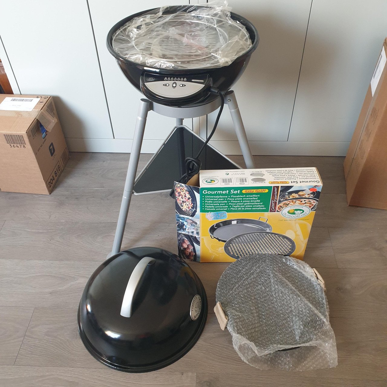 Nieuwe Outdoorchef BBQ electrisch + afdekhoes + gourmetset