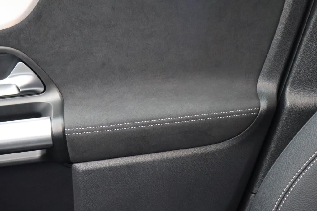 Mercedes-Benz Gla-klasse 180 amg line i 2025 i panorama dak i manufaktur al