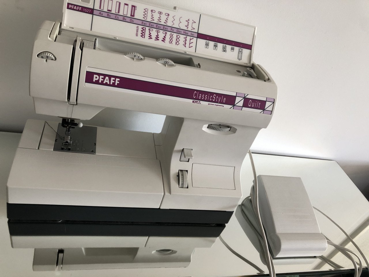 Degelijke Pfaff Classic Style naaimachine in goede schone staat
