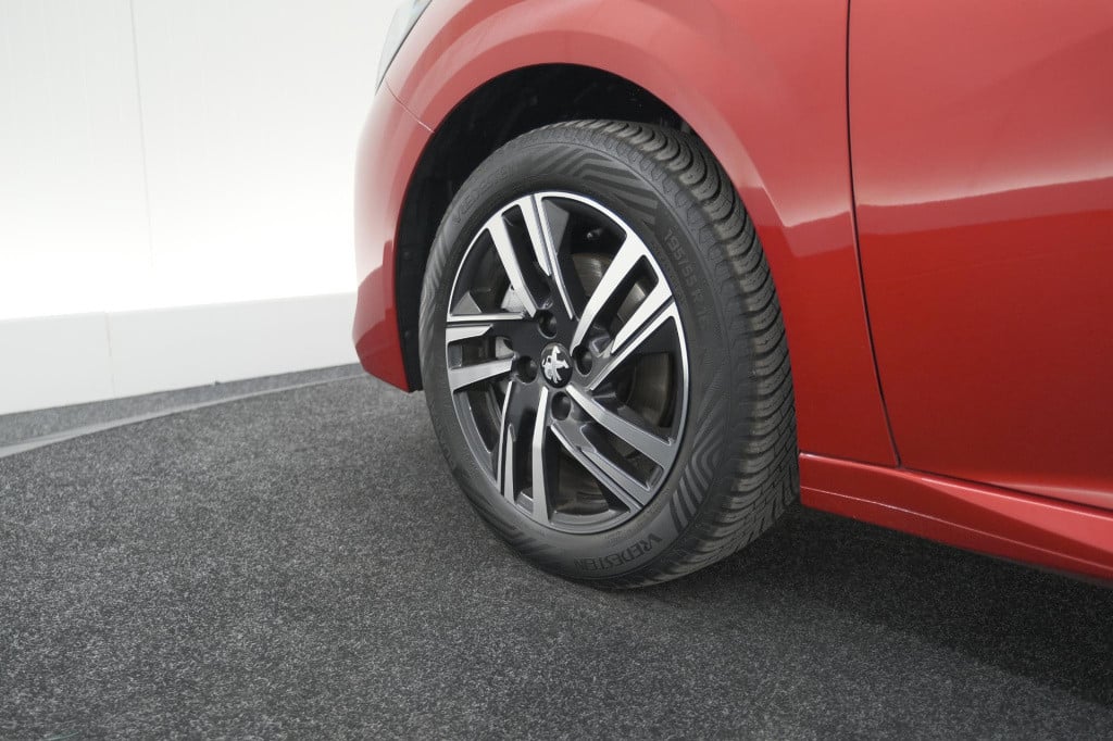 Peugeot 208 puretech 100 eat8 allure pack | camera | navigatie | apple carp