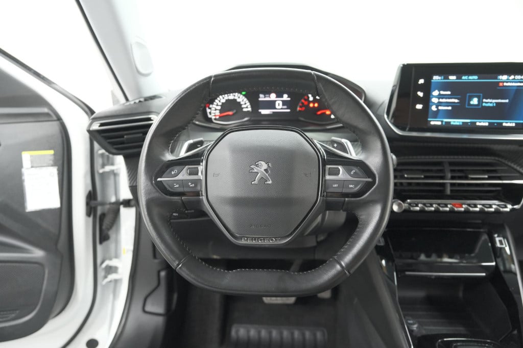 Peugeot 2008 puretech 130 eat8 allure | parkeersensoren | navigatie | apple