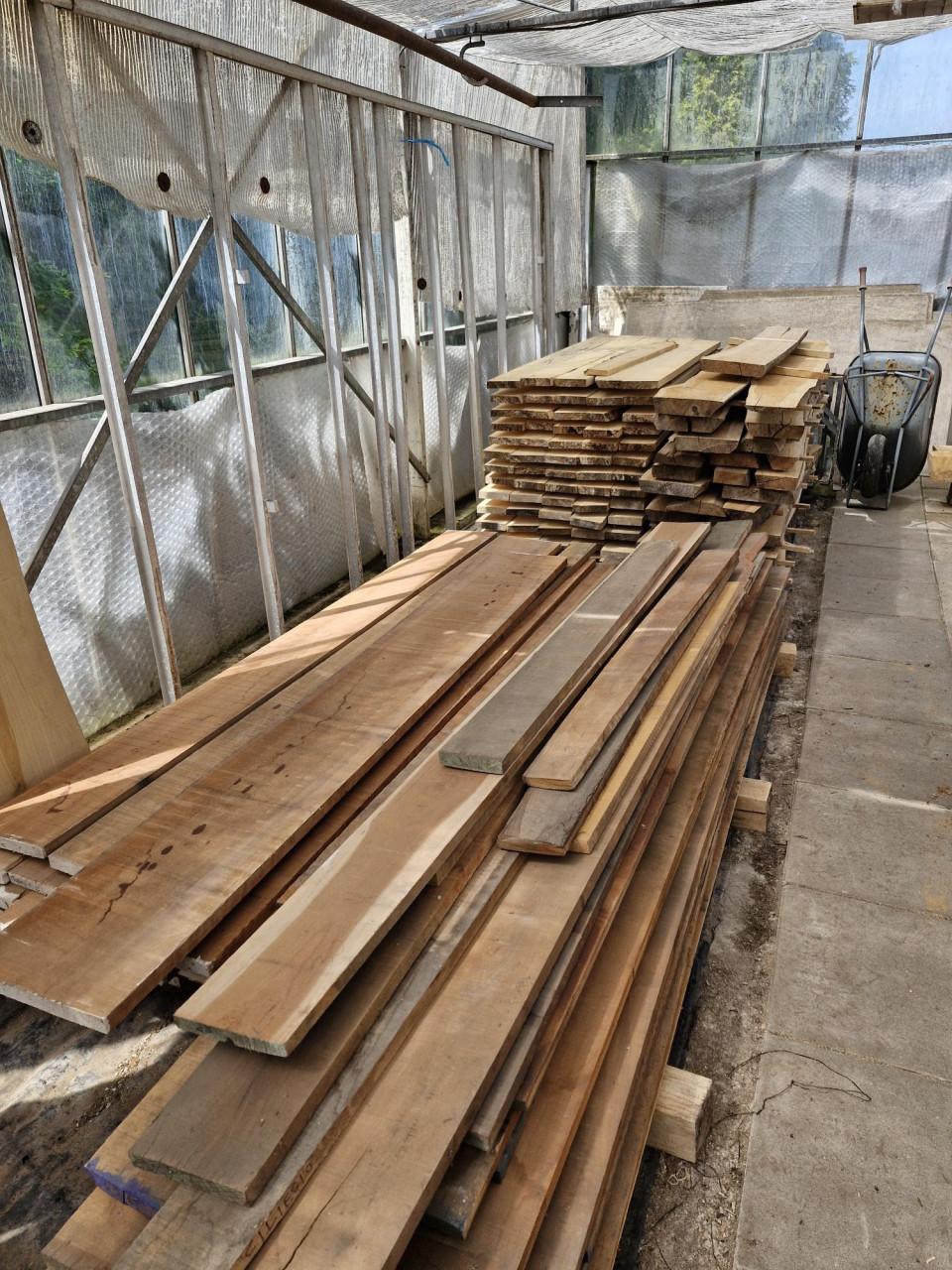 Amerikaans kersen en Afrikaans mahonie planken ruw of geschaafd