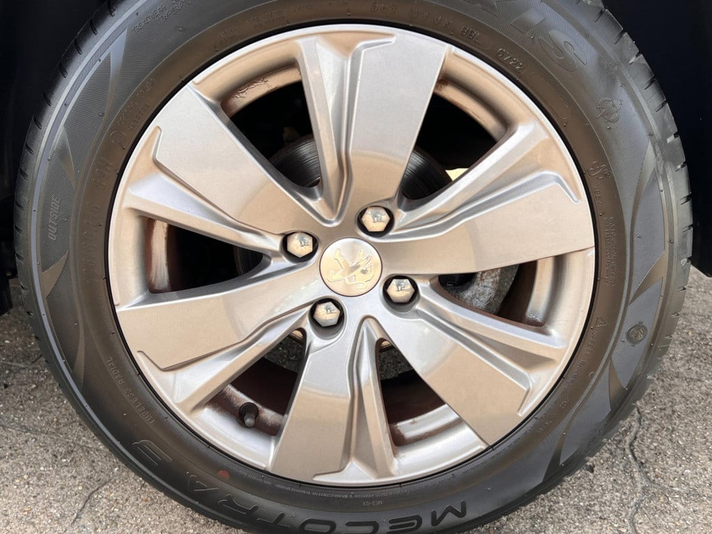 Peugeot 2008 1.2 puretech blue lion