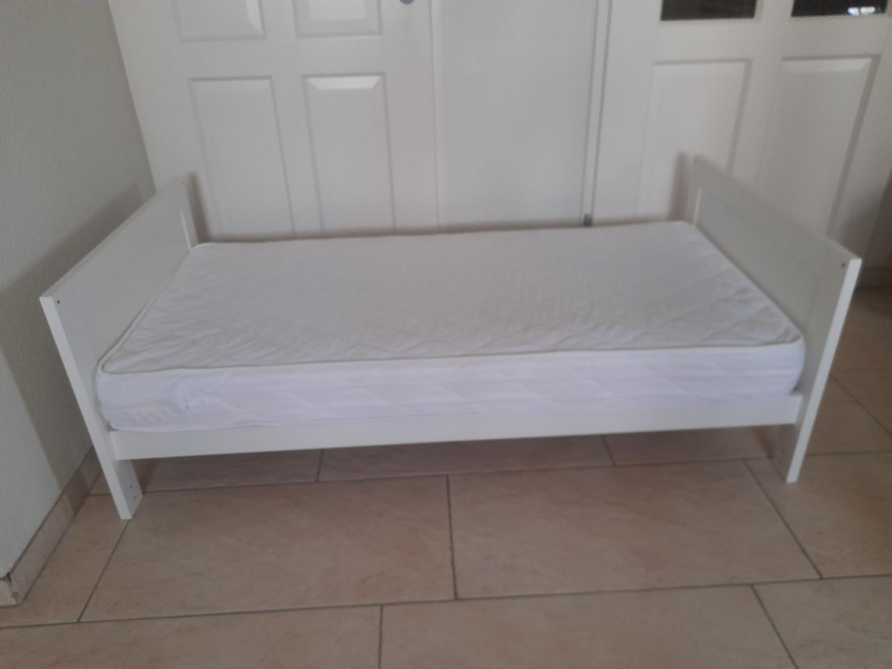 Meegroeibed 140 x 70  van ledikantje naar peuterbed (z.g.a.n.)