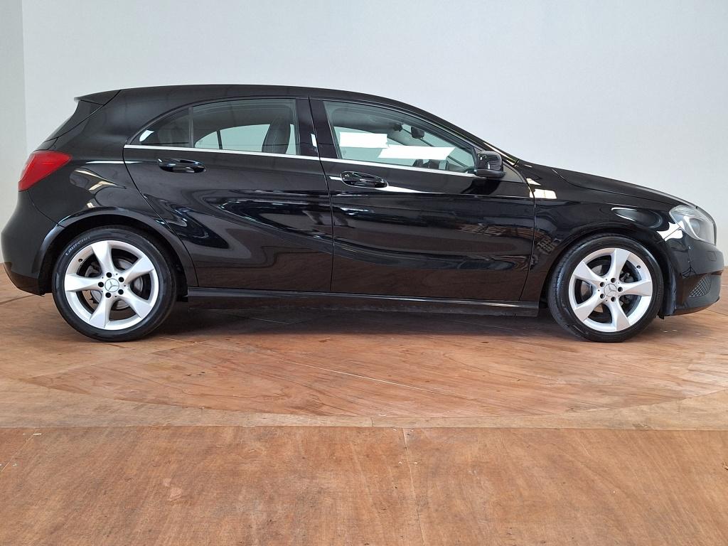 Mercedes-Benz A-Klasse 180 4u3 | ambient lighting | climate control