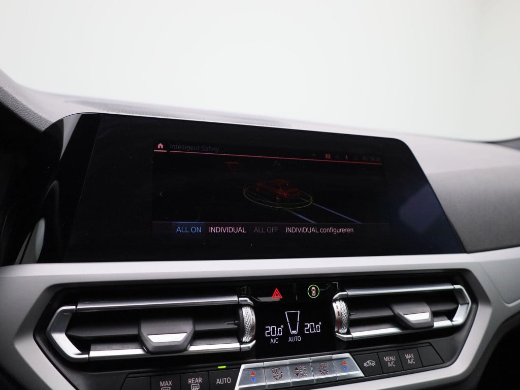 BMW 3-serie 330e | automaat | navigatie | half-leer | adaptive cruise contr