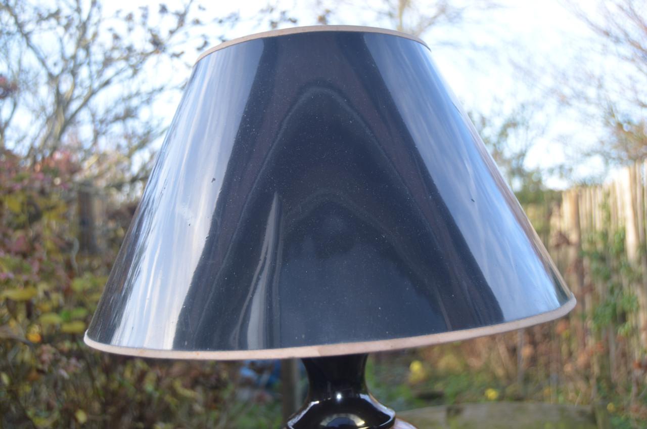 Mooie donkerrode schemerlamp in goede staat