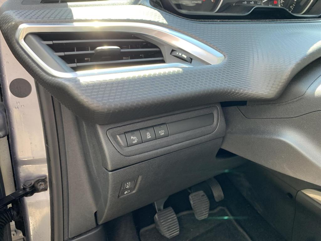 Peugeot 2008 blue lion 1.2-110pk navigatie | cruise control | airco | panor