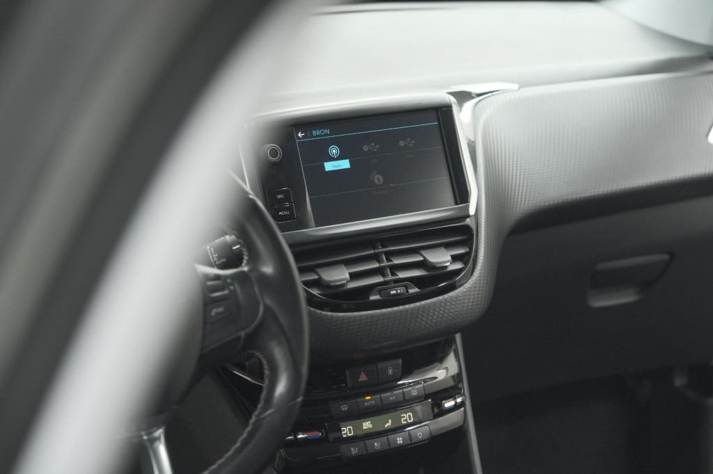 Peugeot 2008 puretech 130 allure | camera | apple carplay | parkeersensoren