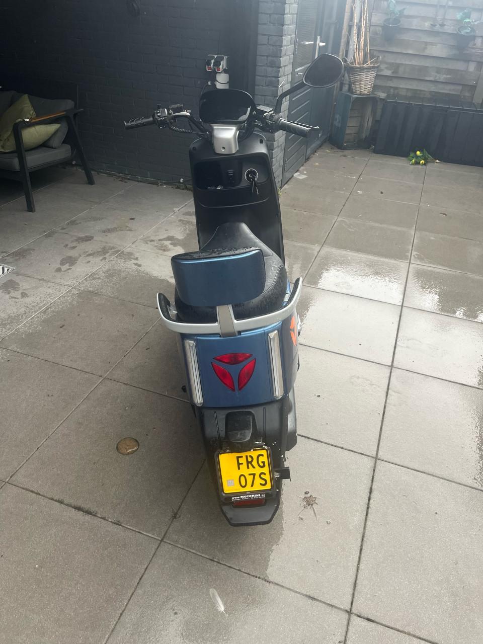 Tweedehands elektrische scooter (Yadea sE8s)