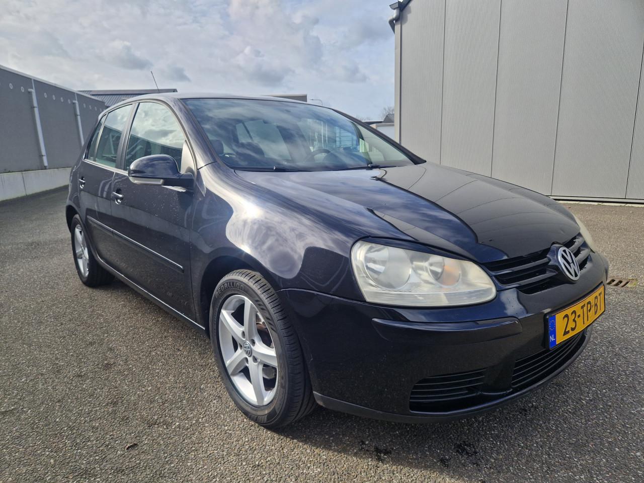 Volkswagen Golf 1.6 FSI Optive 2