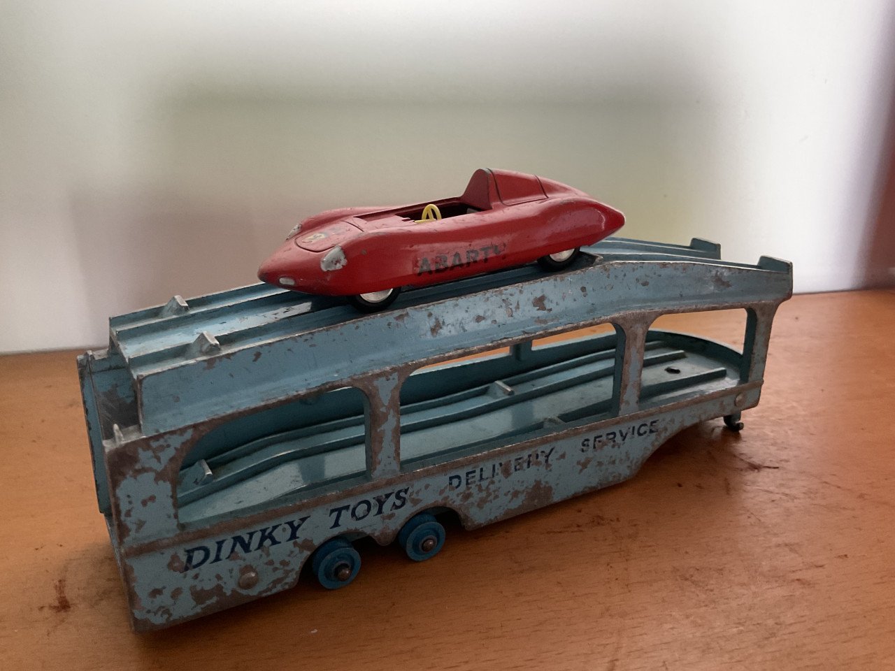 Dinky autotransporter en Fiat Abarth