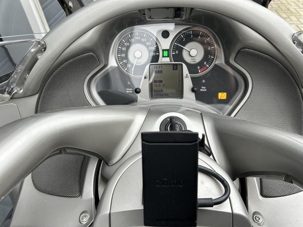 Als nieuw zijnde BMW K1200LT uit 2005 met slecht 23164km!! €5750,-