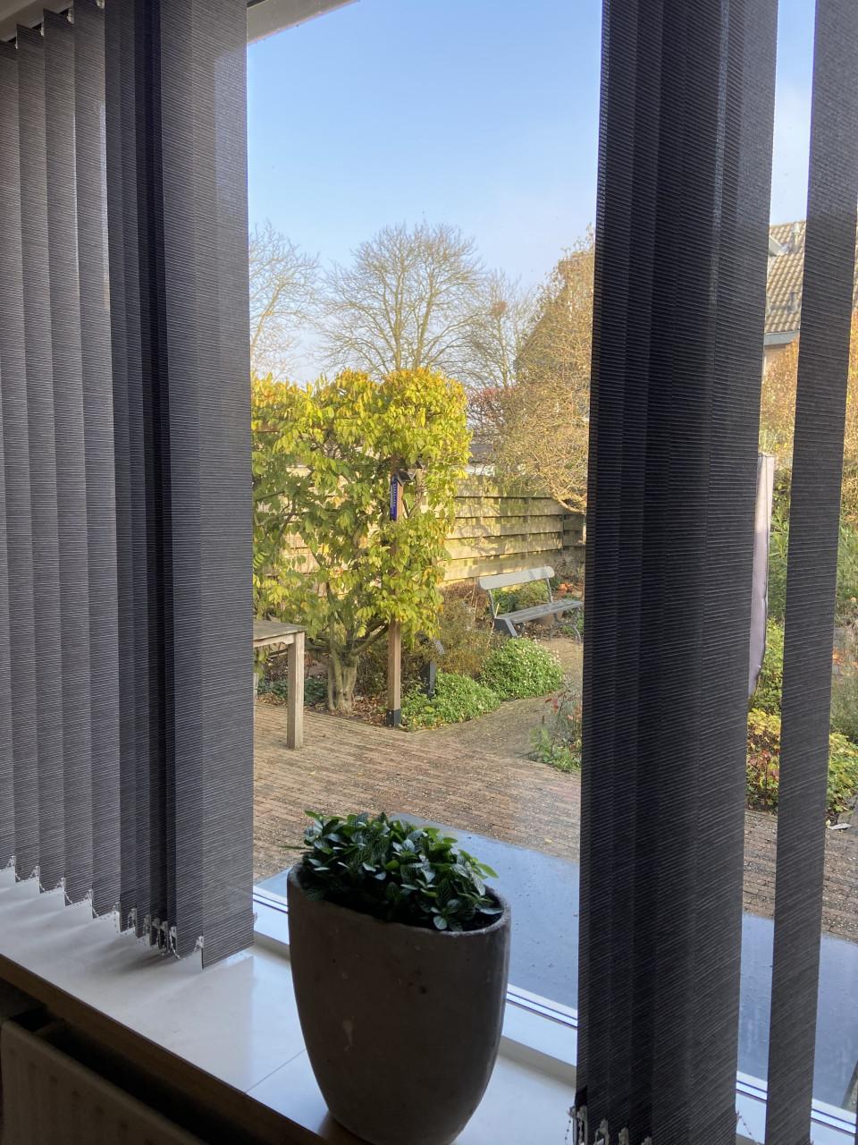 Raamdecoratie - verticale lamellen