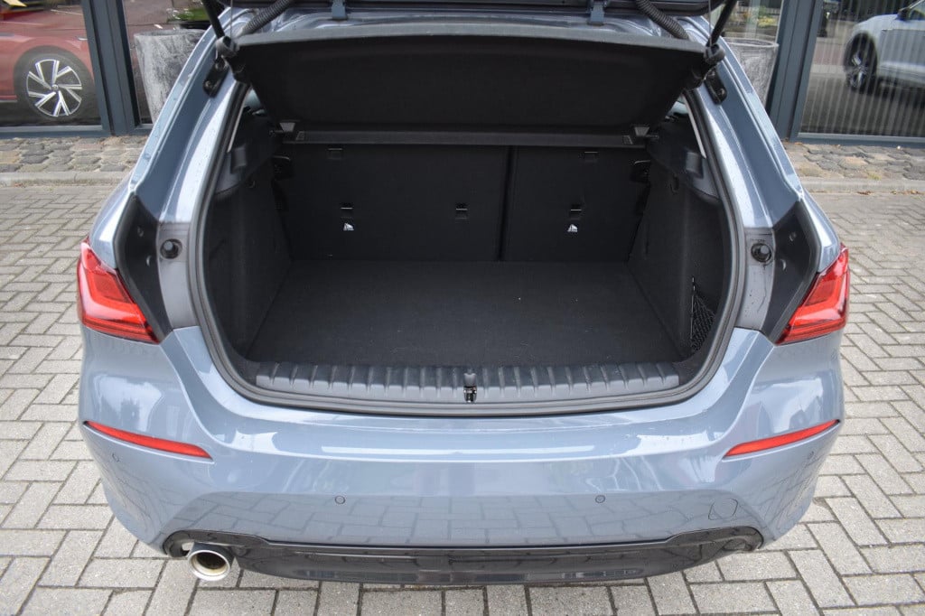 BMW 1 Serie 116i sportline | camera | apple carplay | android auto | nap | 