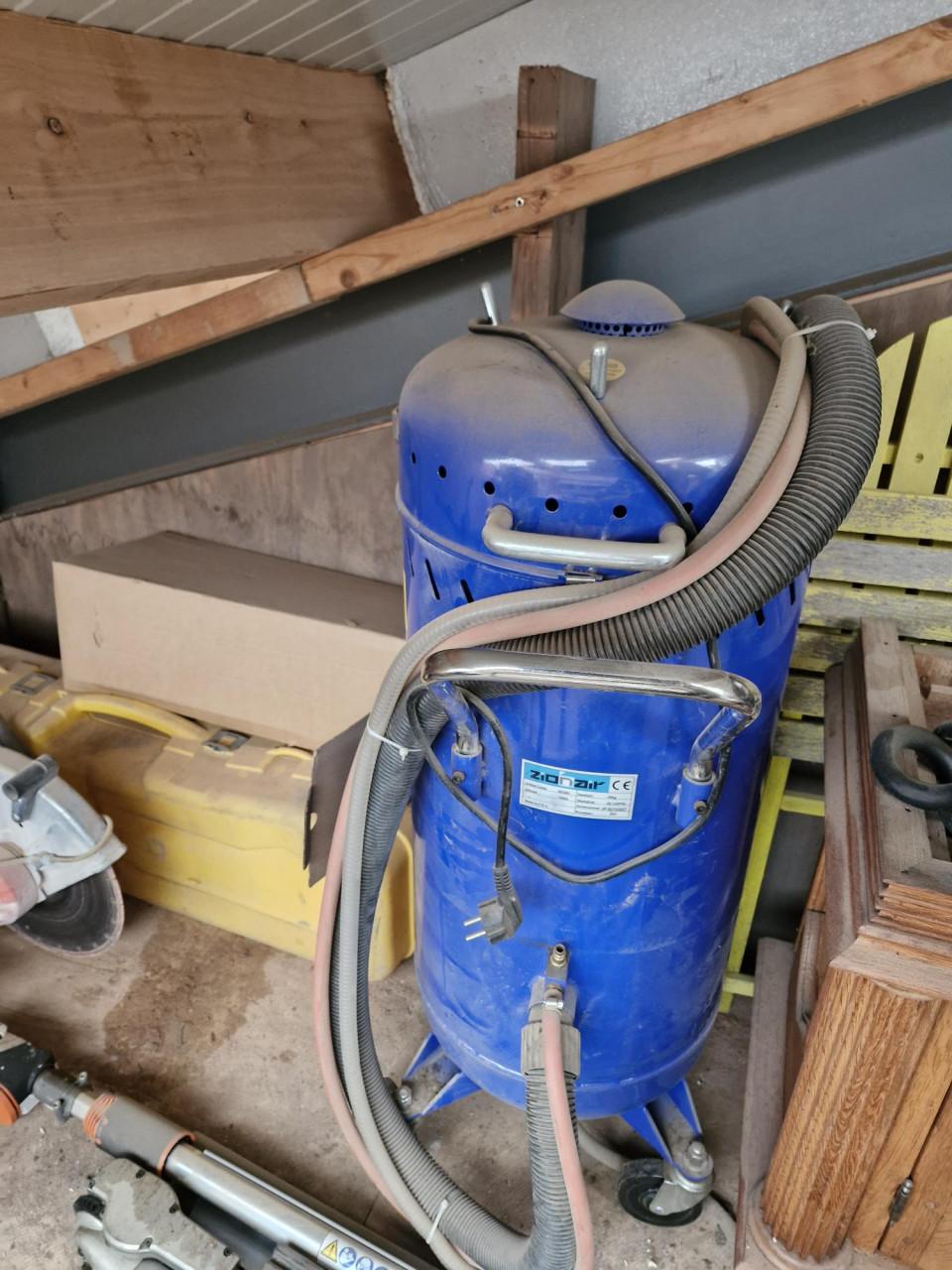 Staalketel voor het stralen van staal of hout