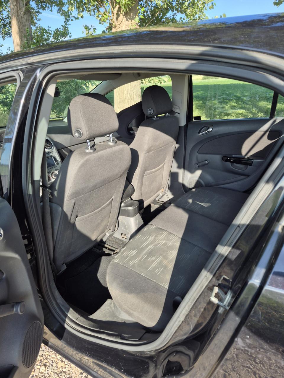 Opel Corsa 1.3 Cdti Ecoflex 70KW 5D 2011 Zwart