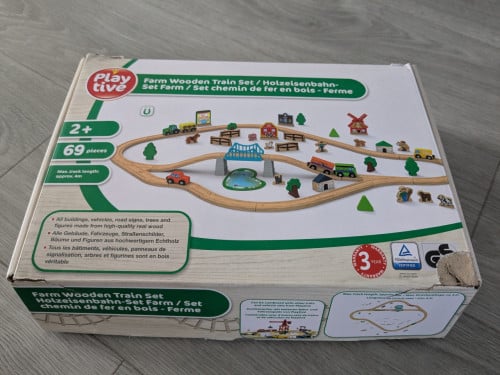 Houten treinbaan (zo goed als nieuw)