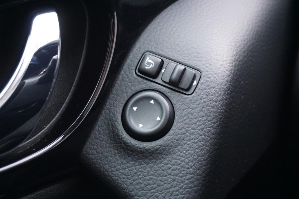 Nissan Qashqai 1.2 premier edition climate / navi / camera / dab / cruise /